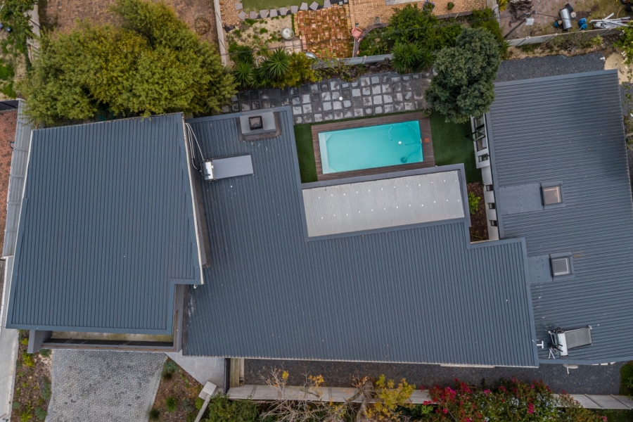 5 Bedroom Property for Sale in Mikro Park Western Cape